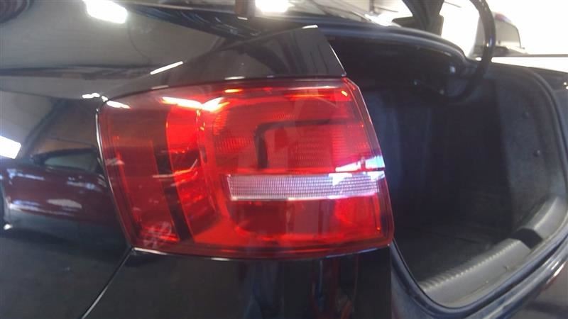 Driver Tail Light Base Incandescent Bulb Fits 15-16 JETTA 3366774