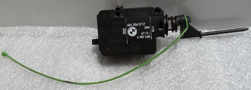 2003-2008 BMW 7 Series RH Quarter Panel Fuel Door Actuator 67116987638