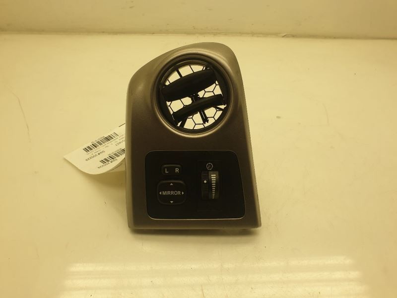 07 TOYOTA MATRIX DRIVER LEFT DASH VENT WITH MIRROR & LIGHT CONTROL
