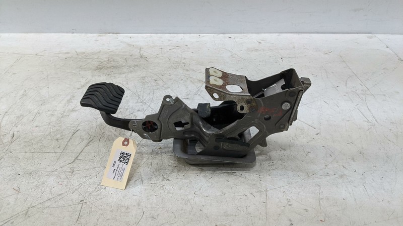 Brake Pedal 2020 Nissan Versa SV 46501-5RA0A 2021 2022
