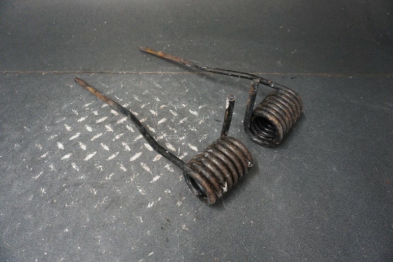 1998-2000 Ski-Doo Mach Z MXZ 600 OEM Right & Left Rear Suspension Spring Set