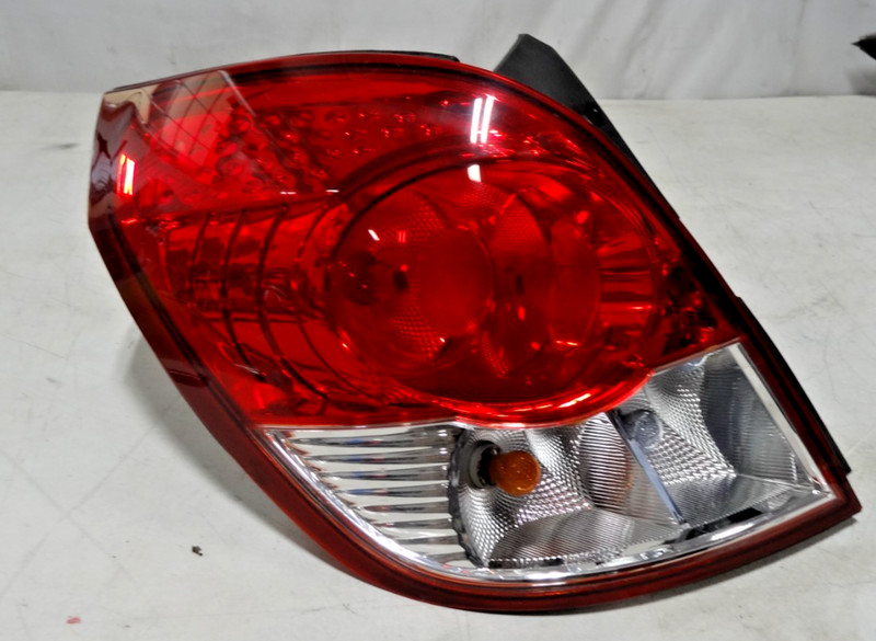 2008-2010 Saturn VUE Left Driver Side Tail light! Factory Original Part!