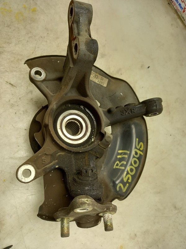 01-05 TOYOTA RAV 4 S FRONT PASSENGER RIGHT SPINDLE KNUCKLE WITH ABS