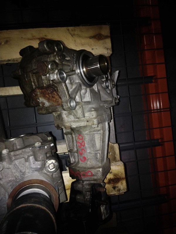 2008 Jeep Patriot Transfer Case Assembly OEM 5273456AB 4WD 192K Miles