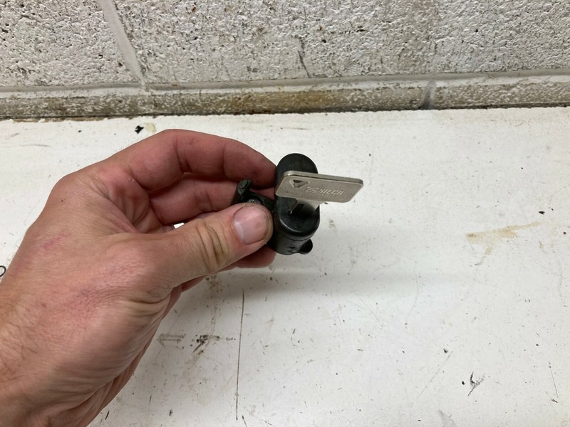 O2f Kawasaki 125 Eliminator HELMET lock assy 27016-5239