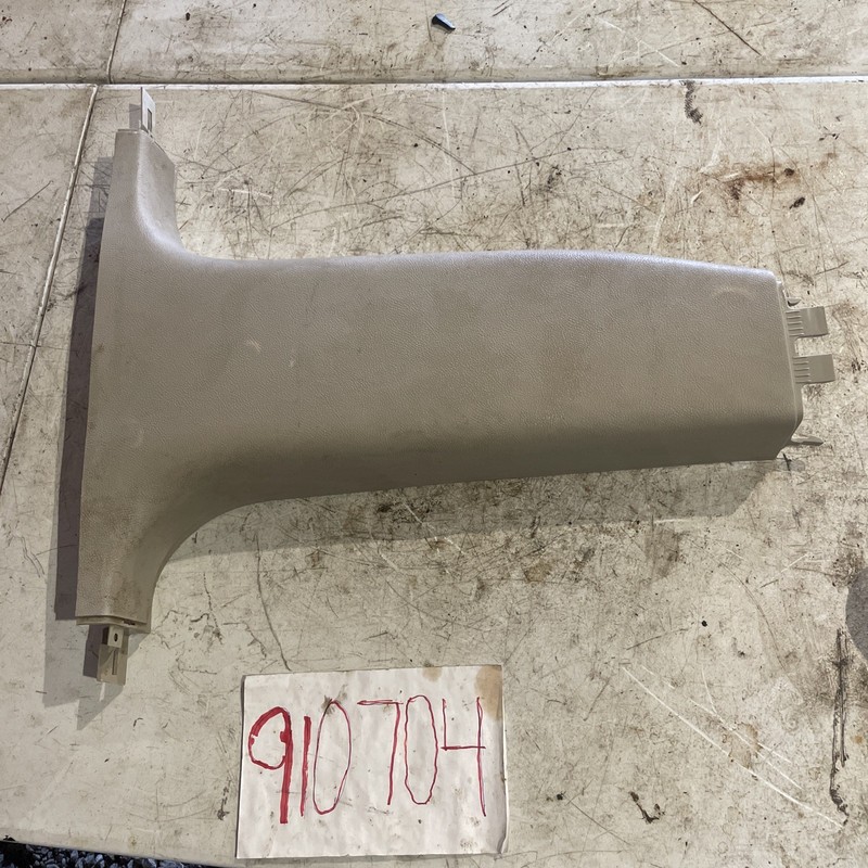 2006-2011 Cadillac DTS B-Pillar Interior Center Lower Right Passenger 15802233