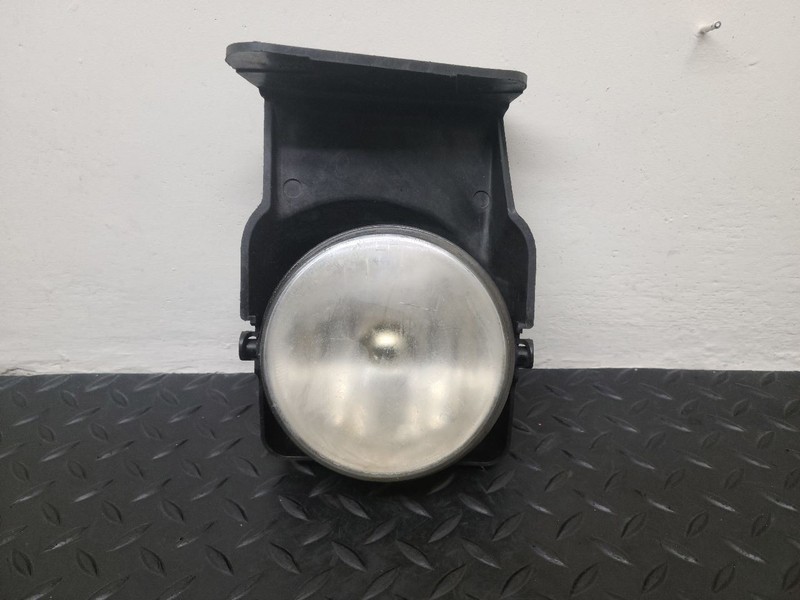 03-04 GMC Sierra 1500 Left Driver Fog Driving Light W/ Bracket OEM 15190984