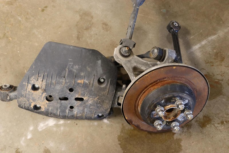 2015-2016 HYUNDAI GENESIS SEDAN RWD REAR LEFT SPINDLE KNUCKLE HUB ASSY OEM