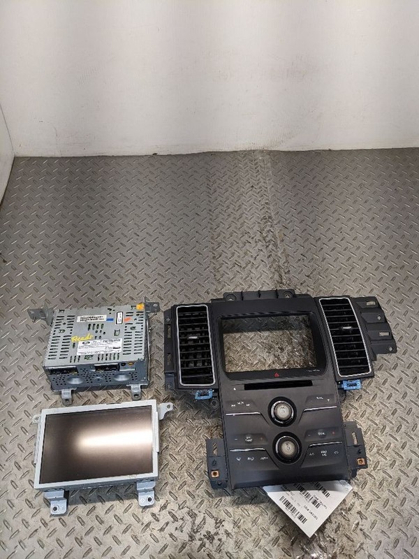 Audio Equipment Radio Receiver Display & Control Panel 15 TAURUS 1167804 117