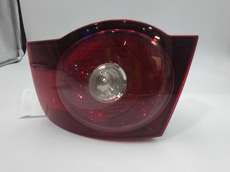 2010 Volkswagen Jetta Right Tail Light Assembly Black OEM Used 318982