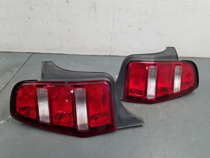 2012 Ford Mustang Shelby GT500 Tail Light Set #6834 VV7
