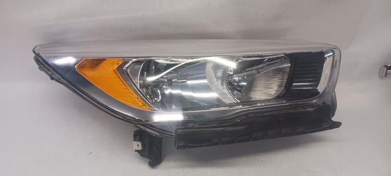 18-'19 FORD ESCAPE Right passenger headlight halogen OEM Grade A!