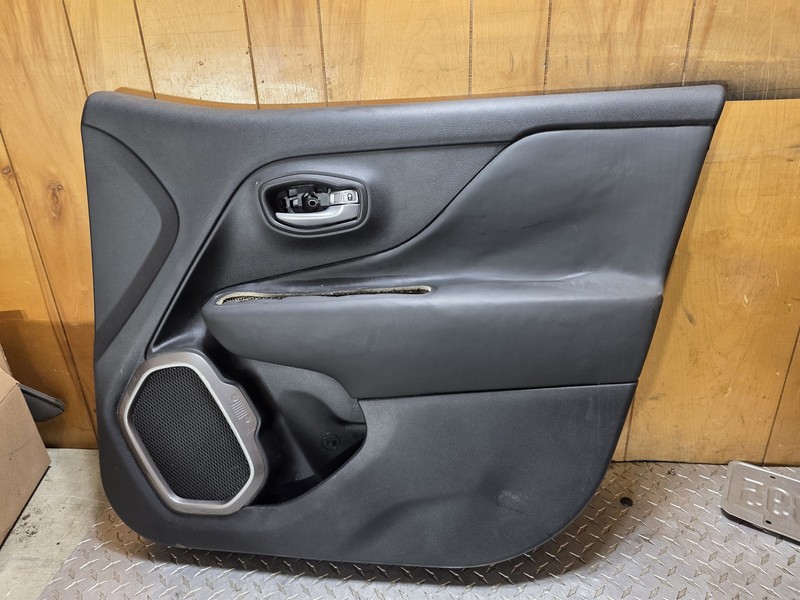 2015-2023 Jeep Latitude Front Door Panel Right Assembly Tested Renegade