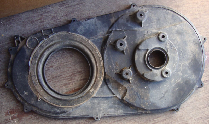 2005 Polaris Sportsman 500 HO 4x4 Rear Engine Clutch Cover Primary Secondary J11
