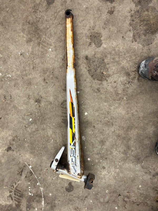 Ski-doo MXZ 500 600 700 800 Left hand trailing arm & Spindle 99-03 BUDGET PRICED