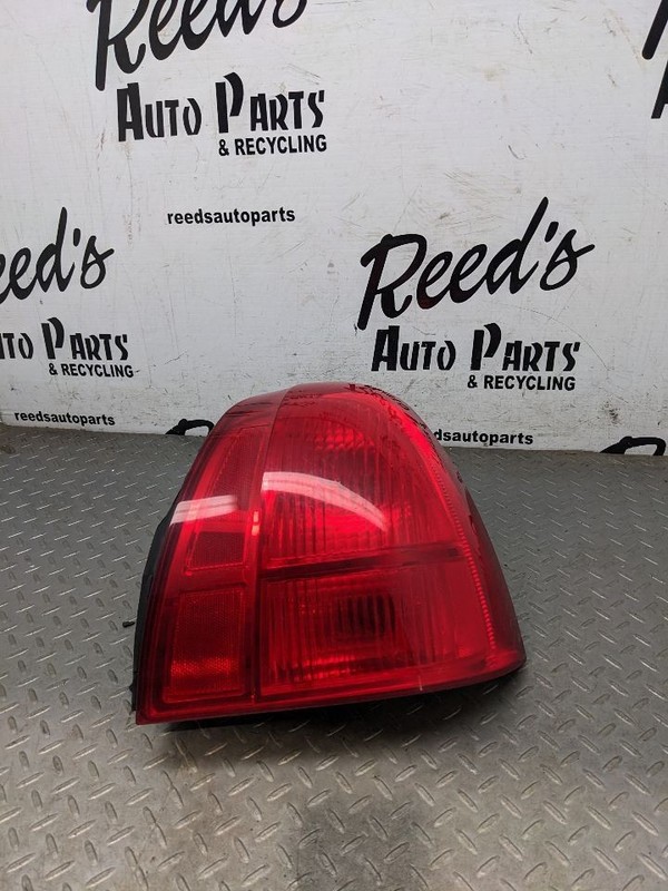 Passenger Tail Light Quarter Panel Mounted Fits 03-11 LINCOLN & TOWN CAR 1177458