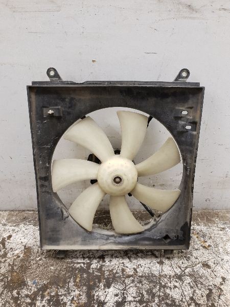 Passenger Radiator Fan Motor Fan Assembly 4 Cylinder Fits 00-01 Toyota Camry