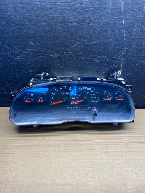 2006 Ford E350 Gauge Speedometer Cluster OEM ae6190 DG