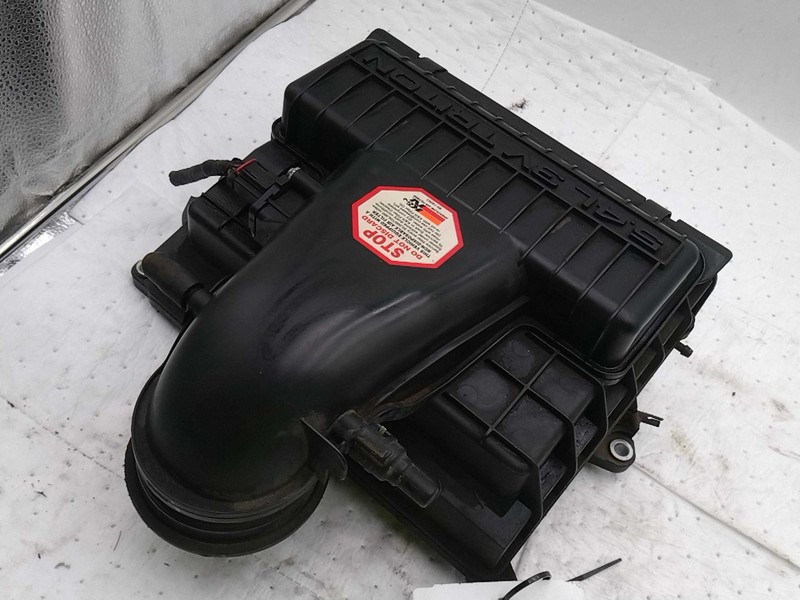 2005 Ford F150 Air Cleaner Assembly OEM 5L1Z9661AA 256K Miles