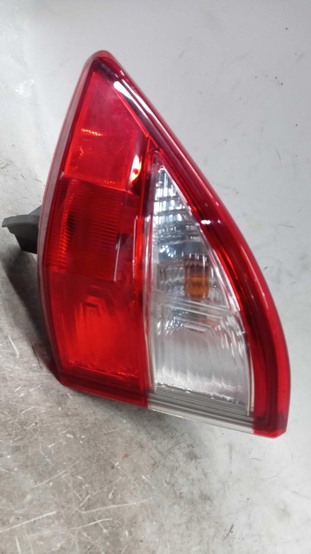 2015 Nissan Quest Right Tail Light Assembly White Used OEM 150865 137K Miles
