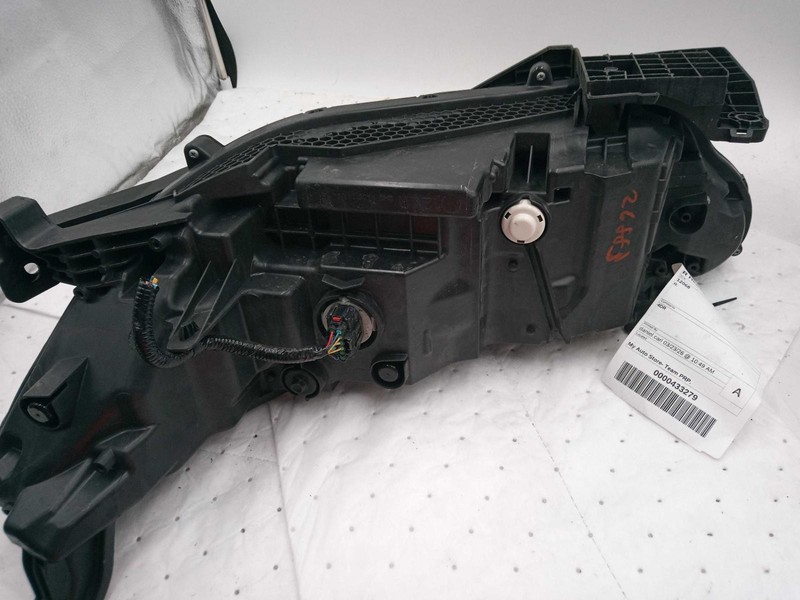 2023 Honda Accord Right Headlight Assembly - Used, White, 35K Miles
