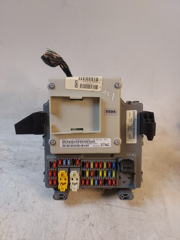 2006-2007 Jeep Liberty Body Control Module BCM Interior Fuse Box P05026037AG OEM