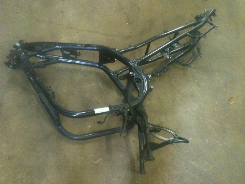 2003 Kawasaki ZR 750 H Main Frame Chassis Body ZR750 ZR7S ZR-7S 03