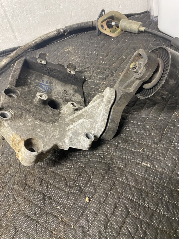 2004 - 2009 Kia Amanti Idler Pulley