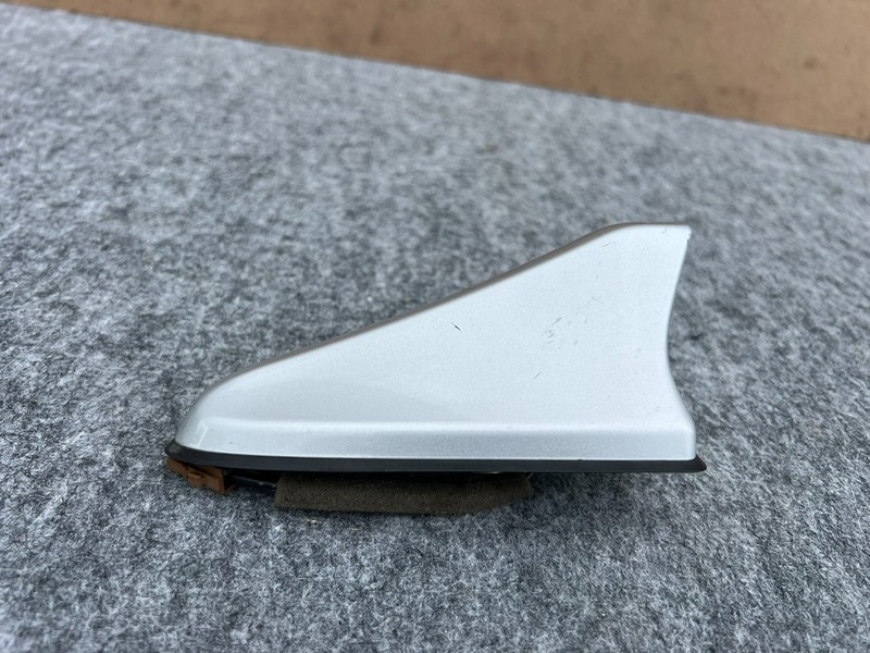 GENESIS G70 2019-2026 OEM UPPER TOP ROOF RADIO STEREO ANTENNA ASSEMBLY (SILVER)