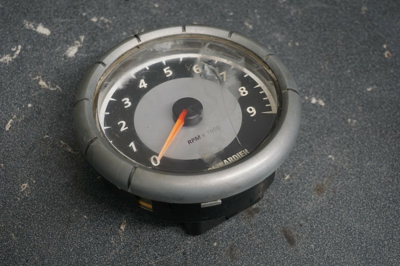 2004 MXZ Mach Z Ski-Doo OEM Electrical RPM Tachometer Display Gauge *CRACKED*