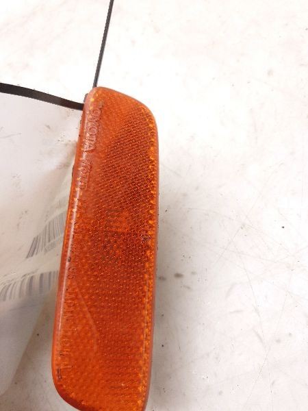 Driver Corner/Park Light Side Marker Fits 98-05 LEXUS GS300 81741-30120