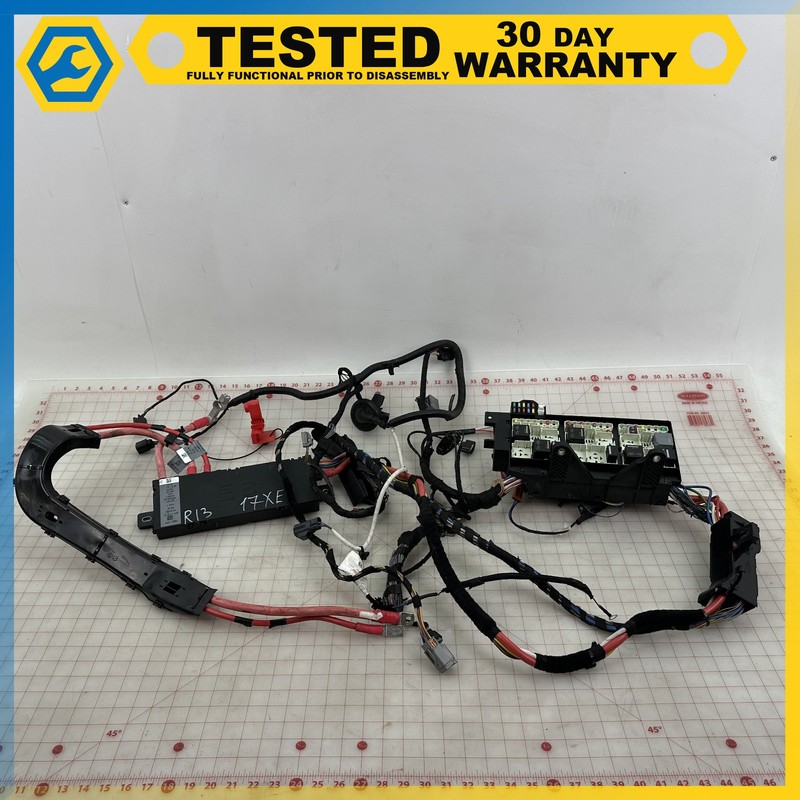 17-19 JAGUAR XE 2.0L BATTERY TERMINAL FUSE RELAY JUNCTION BOX WITH WIRE OEM