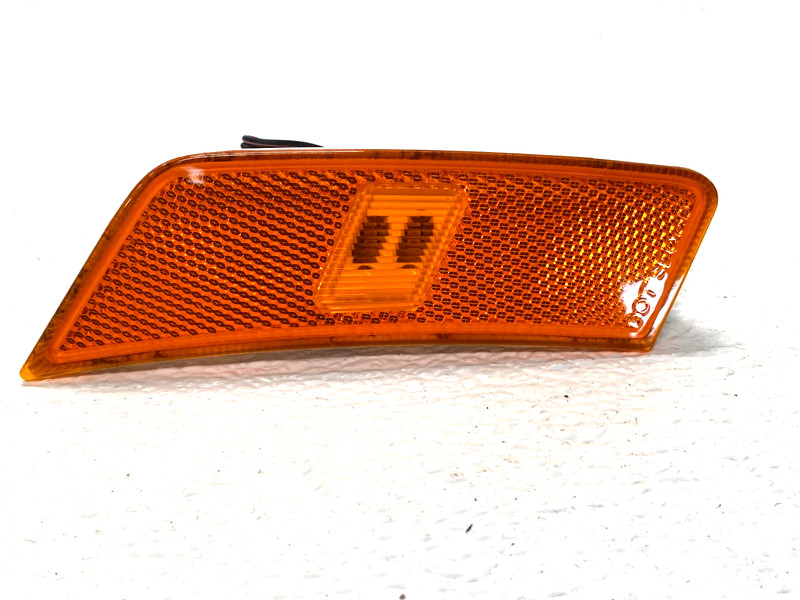 21-23 KIA SELTOS FRONT RIGHT SIDE MARKER LIGHT REFLECTOR OEM #A0.22