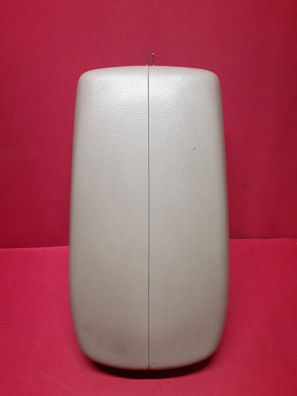 2011 - 2013 Kia Sorento Center Console Arm Rest Lid Beige Tan Vinyl 846602P000J7