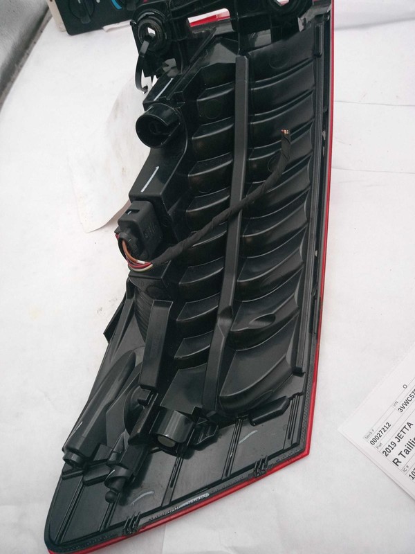 2019 Volkswagen Jetta Right Tail Light Assembly OEM Used 731154 65000 Miles