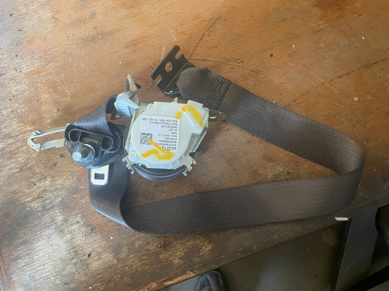 14-19 SIERRA SILVERADO DENALI LH REAR SEATBELT SEAT BELT RETRACTOR ASSEMBLY