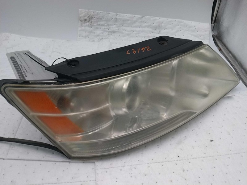 2009 Hyundai Sonata Right Headlight Assembly Silver OEM Used 577580