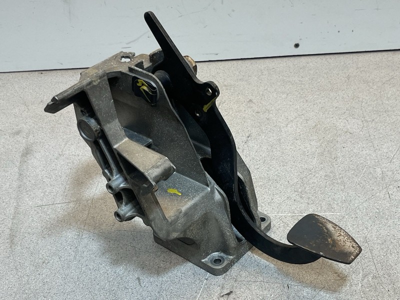 02-06 Mercedes Dodge Sprinter T1N Brake Pedal Assembly 9012941501 Freightliner