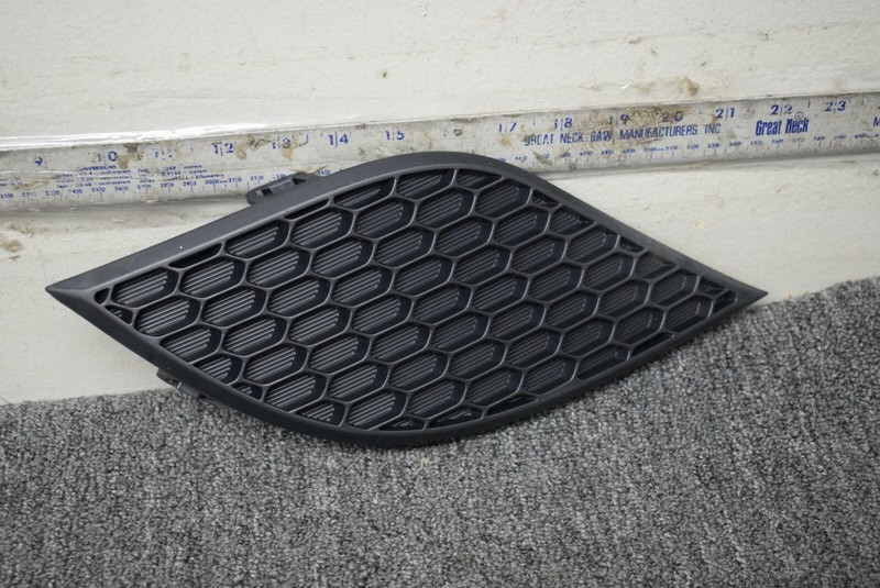 2014-2016 JEEP GRAND CHEROKEE LOWER GRILLE BEZEL FACTORY OEM