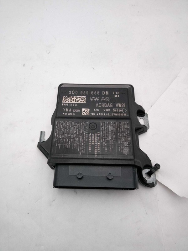 Used Air Bag Module fits: 2023 Volkswagen Atlas Air Bag below center console fro