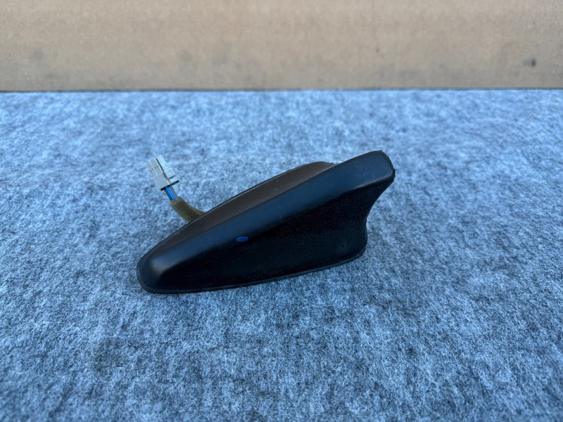 KIA STINGER 18-23 OEM AM FM RADIO STEREO ROOF SHARK ANTENNA ASSEMBLY (BLUE)