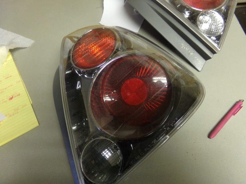 Nissan RH Right Tail Light 935-300 P2RST 99 *FREE SHIPPING*