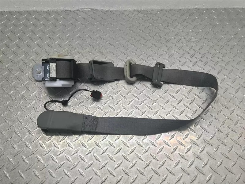 05-07 CHRYSLER TOWN & COUNTRY RIGHT FRONT SEAT BELT RETRACTOR GRY OEM 1CK321D5AA
