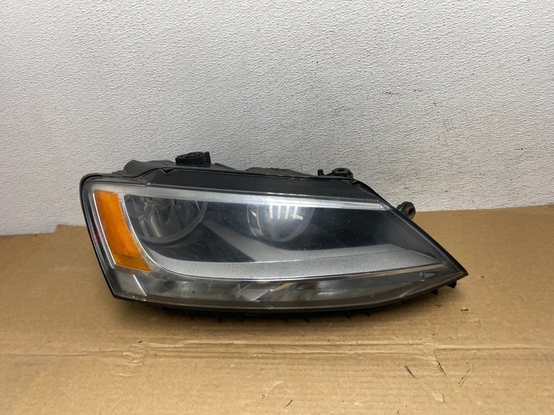 2011 to 2014 Volkswagen Jetta Right Passenger RH Headlight Halogen AD3877 DW