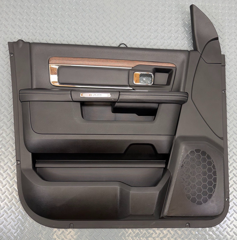 ✅ 13-24 RAM 1500 2500 3500 Class. Laramie DRIVER OEM FRONT LEFT DOOR PANEL Black