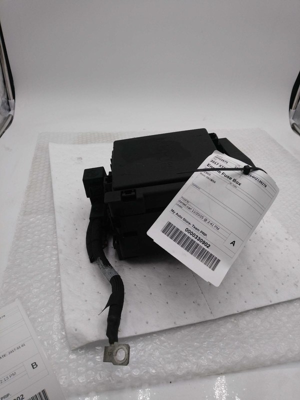 2017 Cadillac XT5 OEM Fuse Box Black 84155666 Used 82k Miles, Warranty