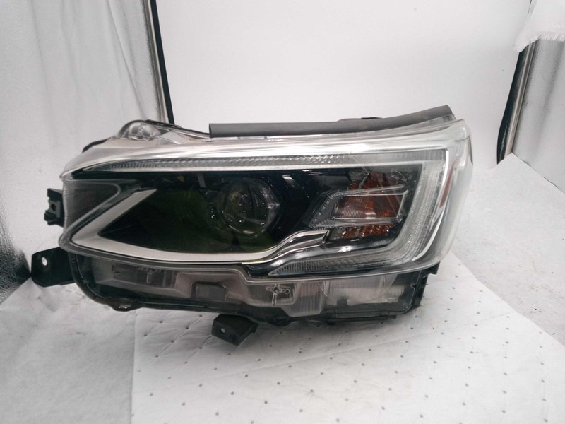 2021 Subaru Legacy Left Headlight Assembly Silver LITE SCRATCHES 718357