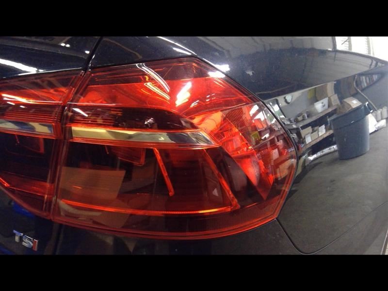 Passenger Tail Light Sedan Incandescent Fits 16-19 PASSAT 1437230