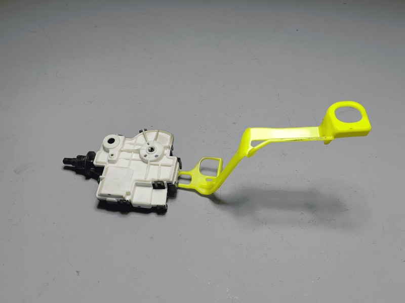 2020-2024 TOYOTA CAMRY FUEL TANK FILLER DOOR LATCH LOCK ACTUATOR MOTOR OEM