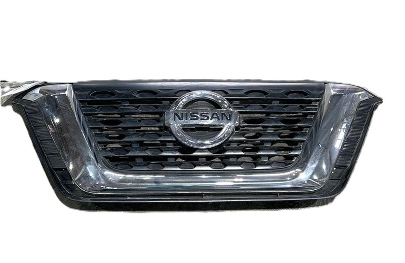 2018-2020 Nissan Kicks S Hatchback Front Upper Chrome Grille 62310 5RBOA OEM